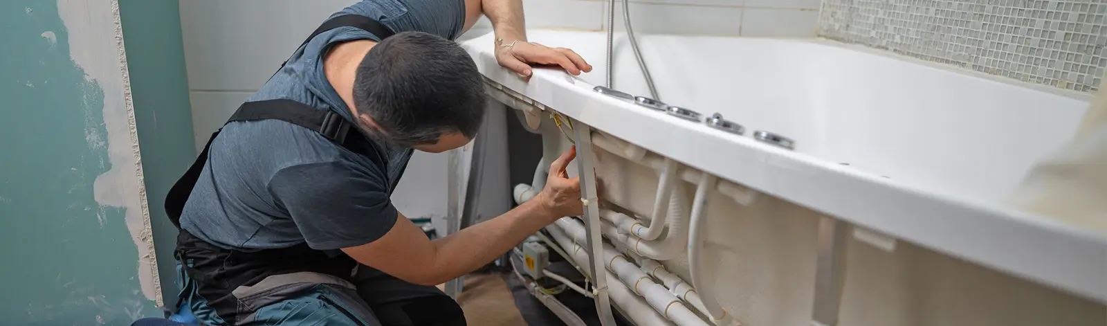 plumbing repairing a bath tub